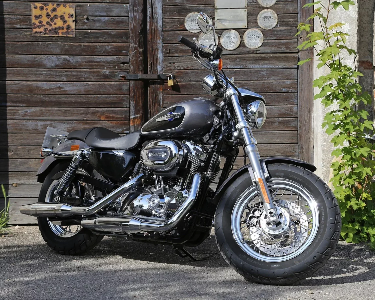 motorcycle-7086569_1280